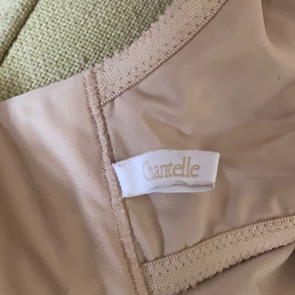 2 underwire beige Chantelle bras, size 36DDDD - Picture 5 of 5